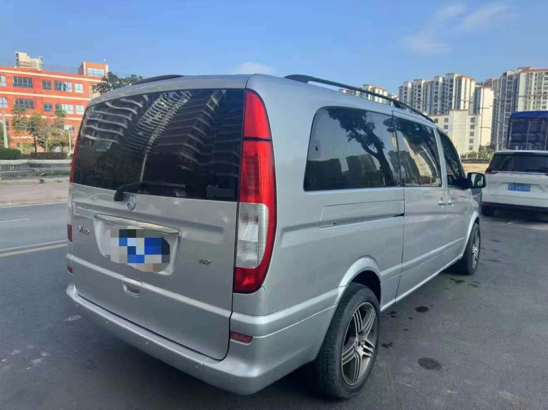 广州13年奔驰威霆9