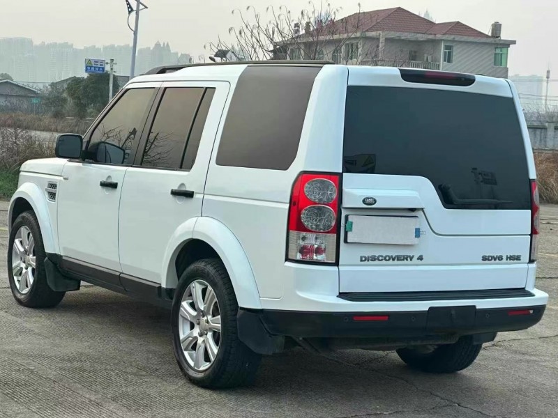 广州14年路虎发现8