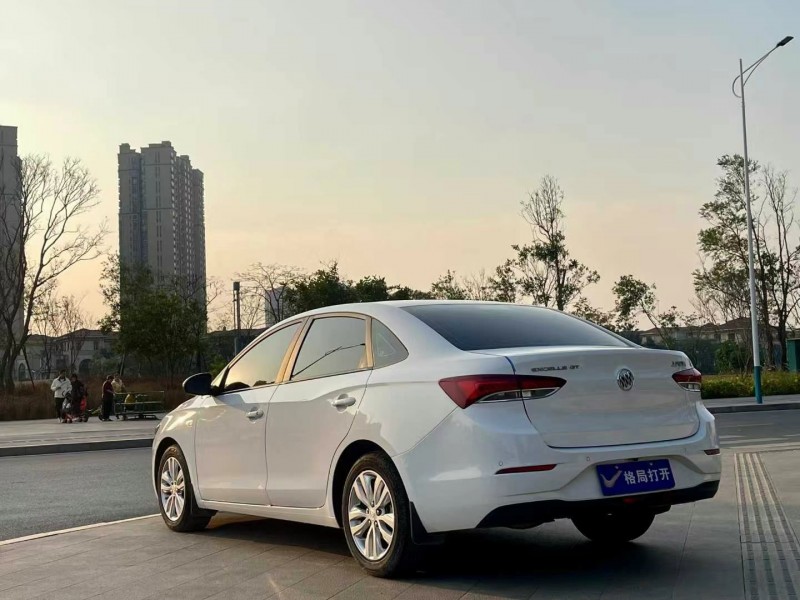 东莞22年别克英朗7