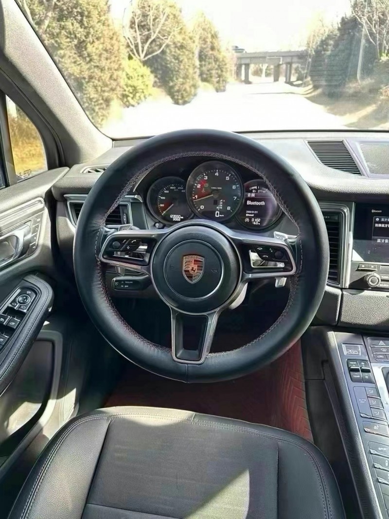 济宁16年保时捷Macan3
