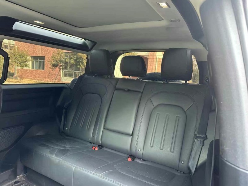 枣庄23年路虎卫士5