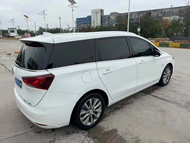 广州22年别克GL68