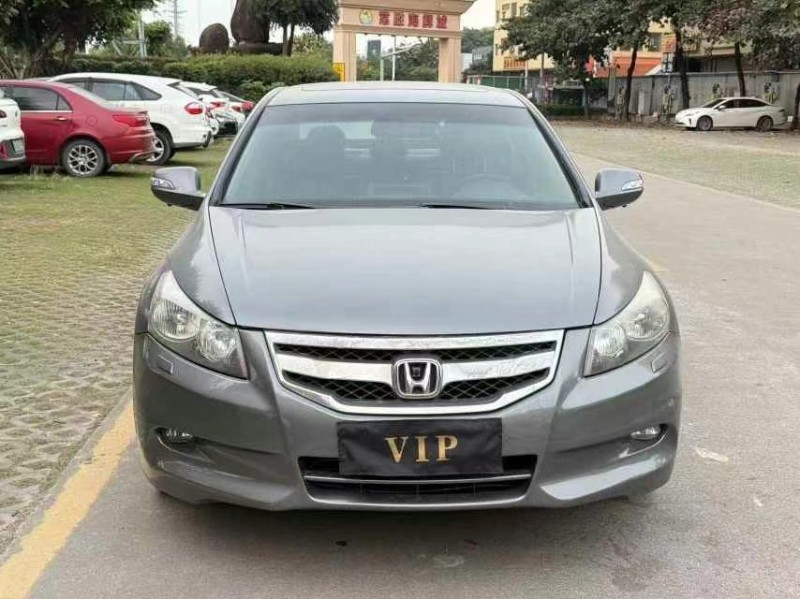 东莞12年本田雅阁1