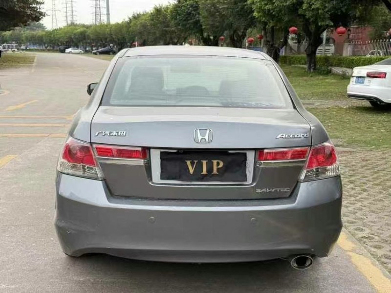 东莞12年本田雅阁8