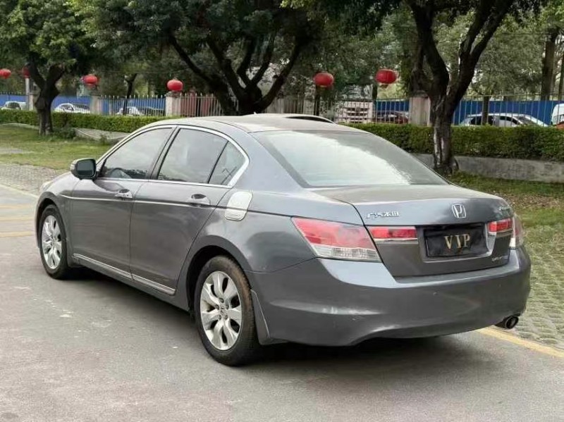 东莞12年本田雅阁9