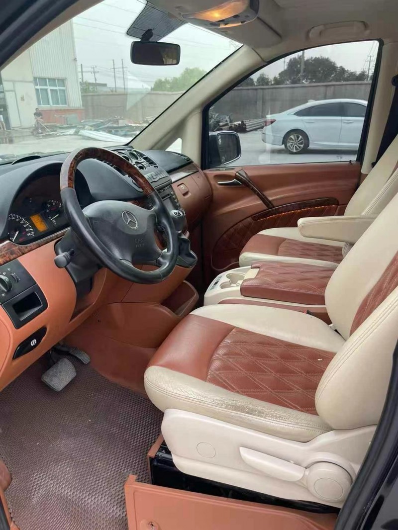 徐州16年奔驰威霆8