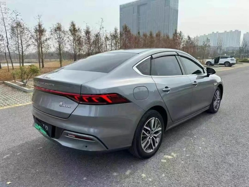 南京23年比亞迪秦8