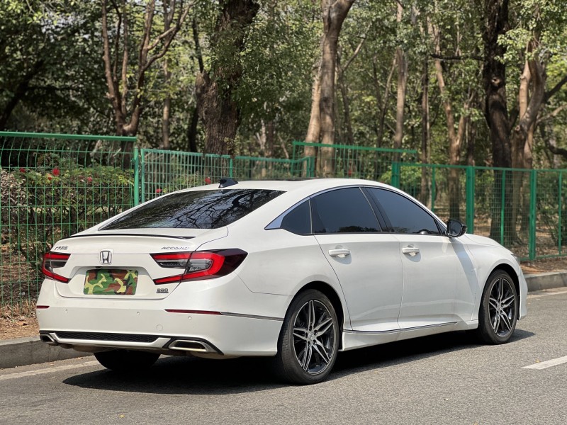 东莞22年本田雅阁8