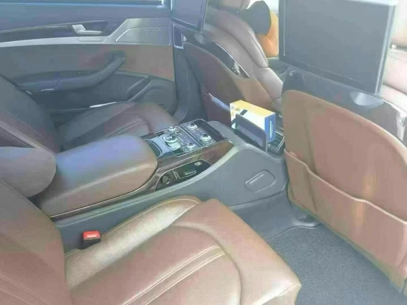 广州18年奥迪A8L7