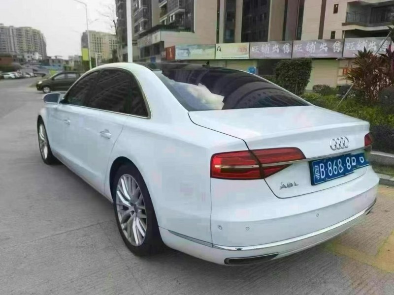 广州18年奥迪A8L9