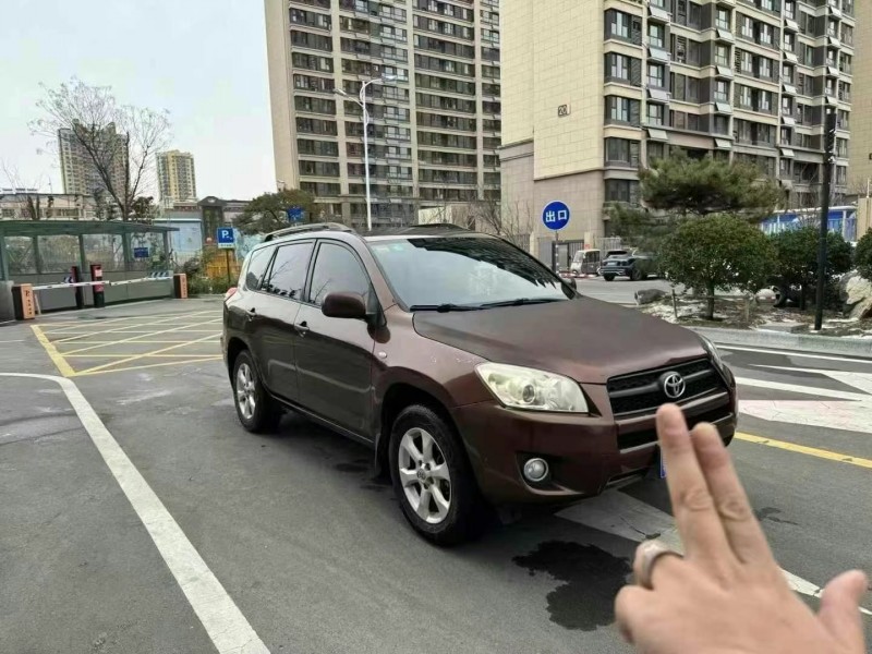 淄博13年豐田RAV43