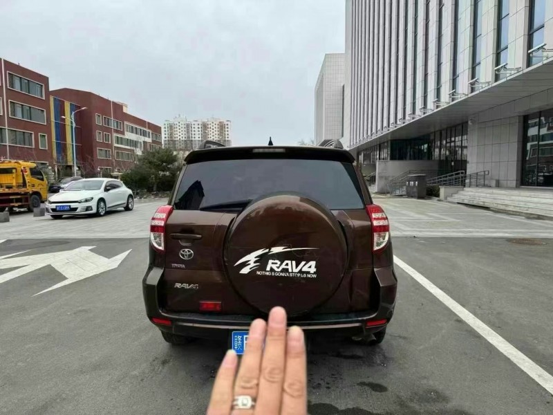 淄博13年豐田RAV49
