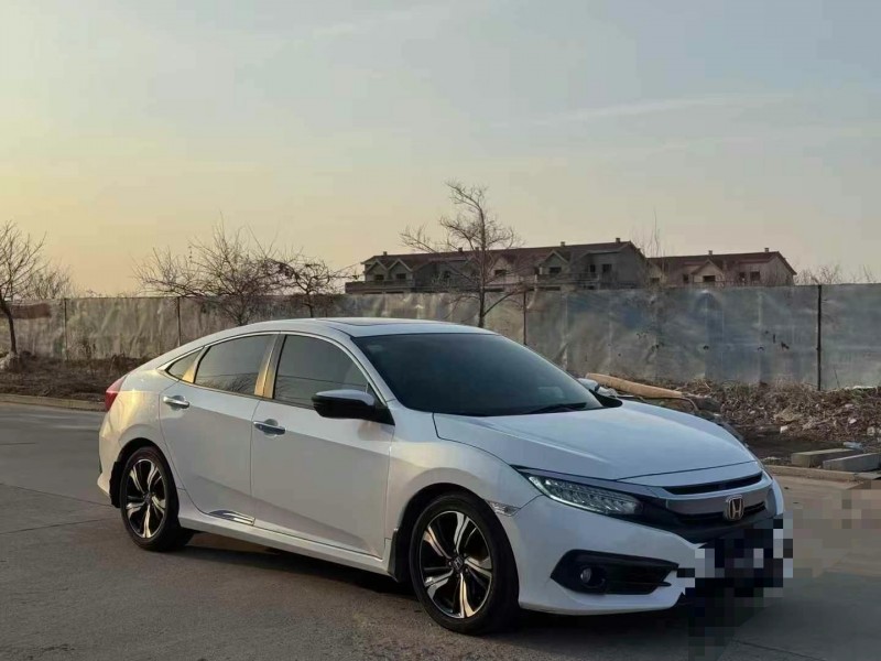 青岛16年本田思域3