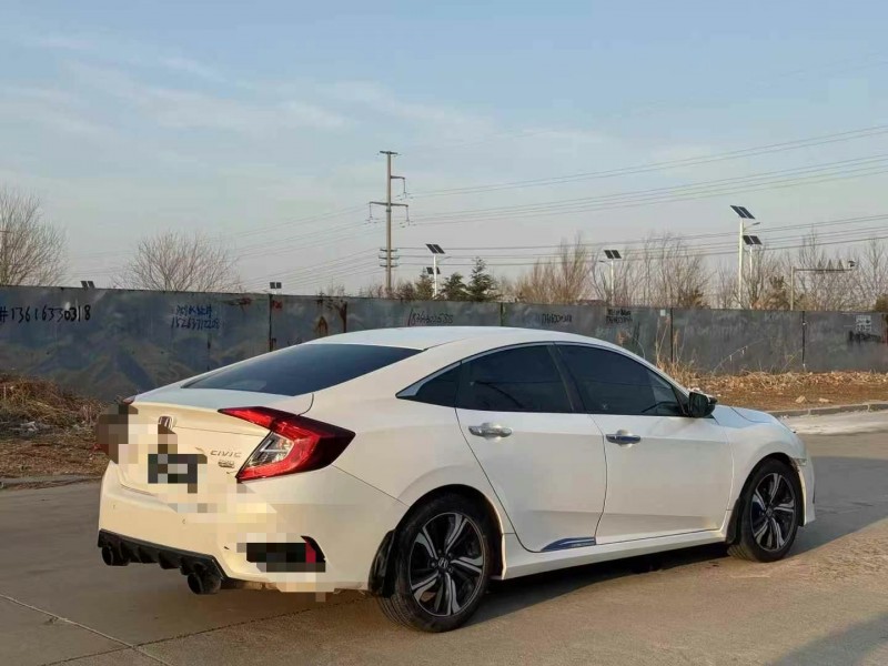 青岛16年本田思域8