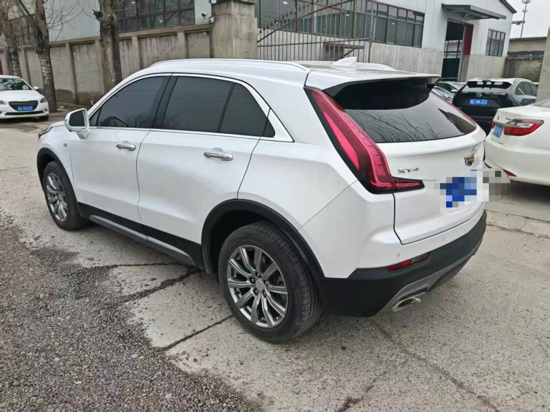 保定19年凱迪拉克XT44