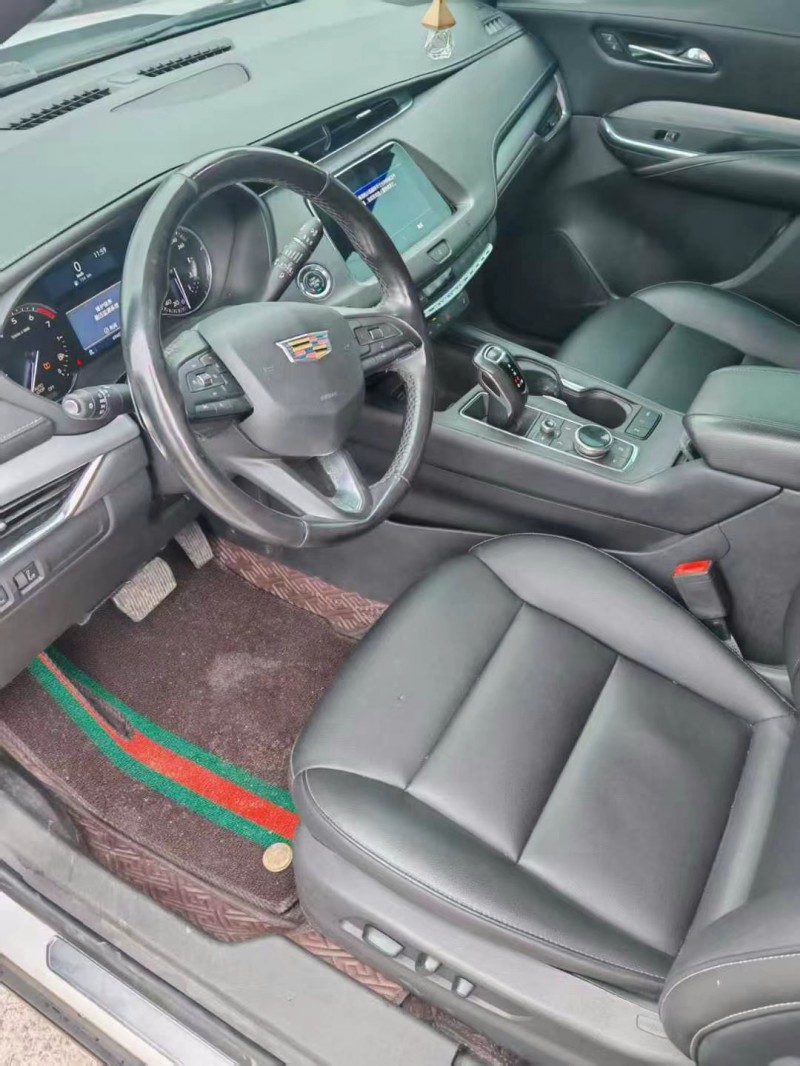 保定19年凱迪拉克XT48