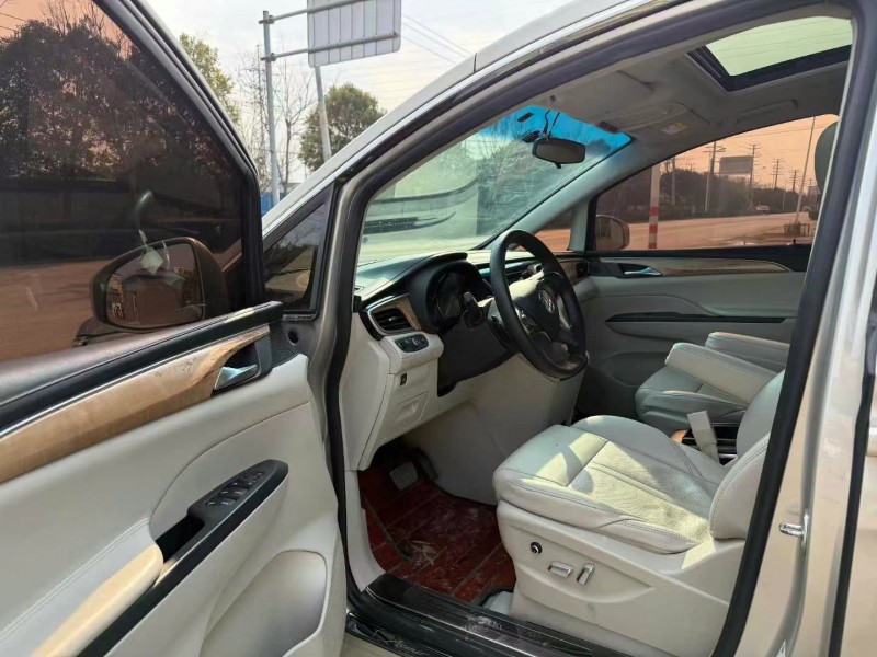 徐州19年别克GL84