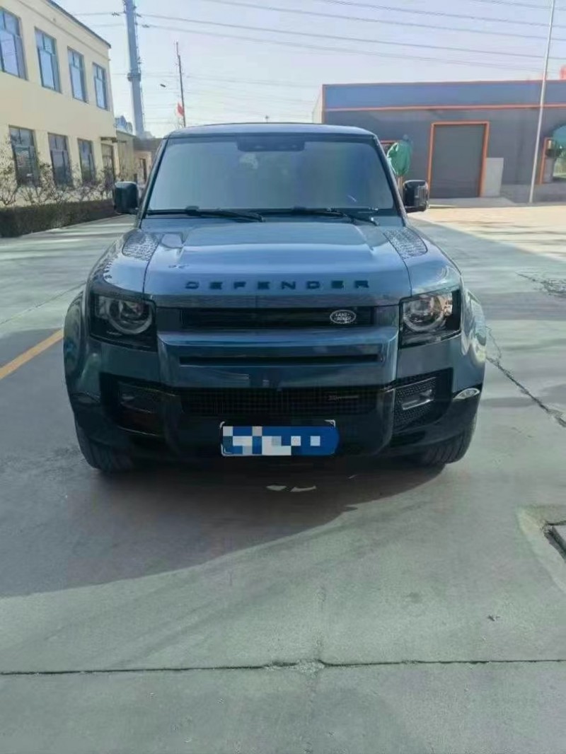 青岛22年路虎卫士1