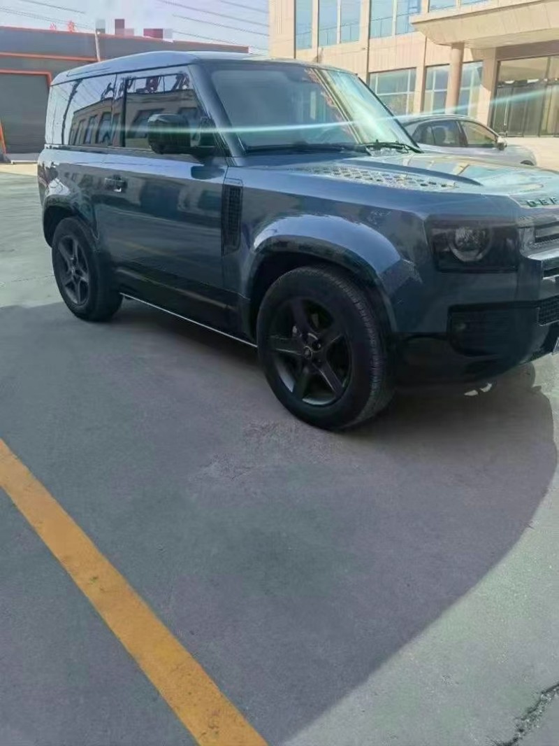 青岛22年路虎卫士2