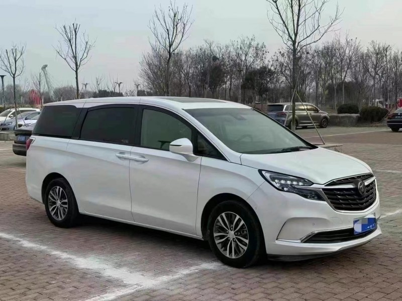 济宁21年别克GL82