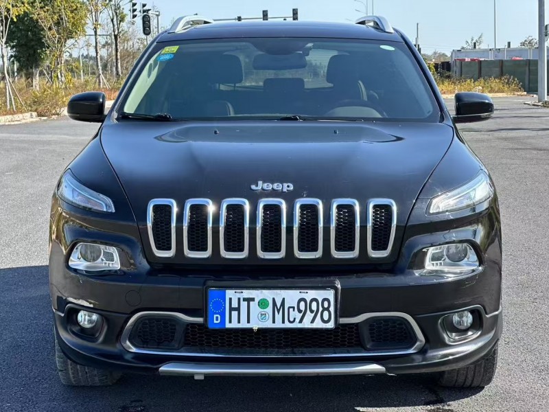 汕頭18年Jeep自由光1
