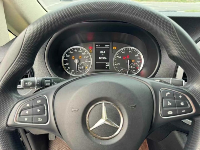 济宁19年奔驰威霆5