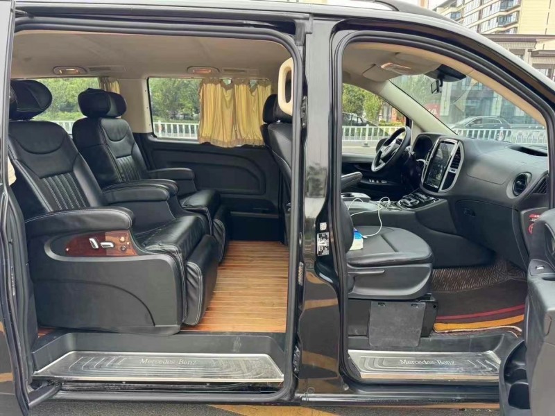 济宁19年奔驰威霆6