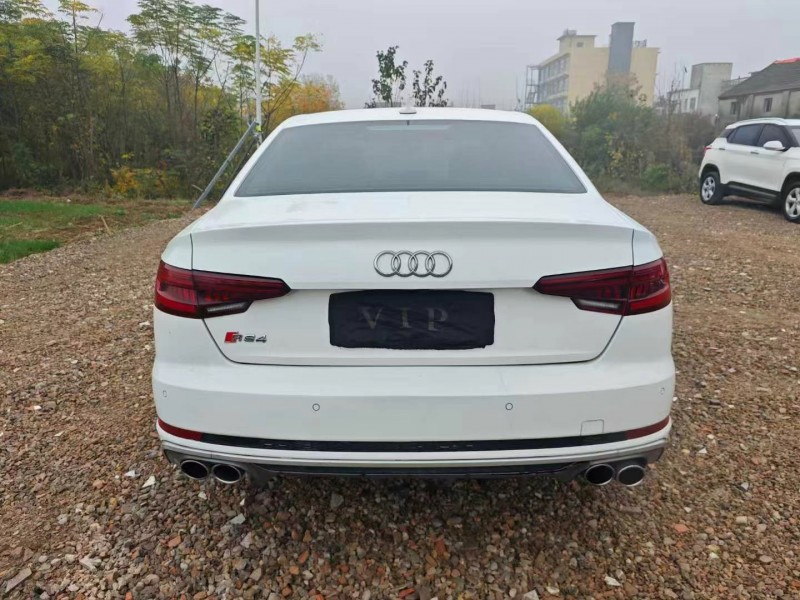 苏州18年奥迪A4L8