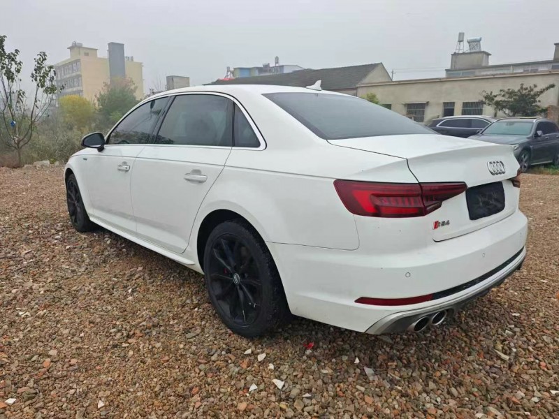 苏州18年奥迪A4L9
