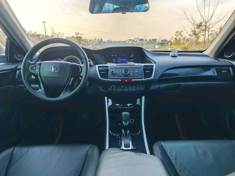 苏州17年本田雅阁4