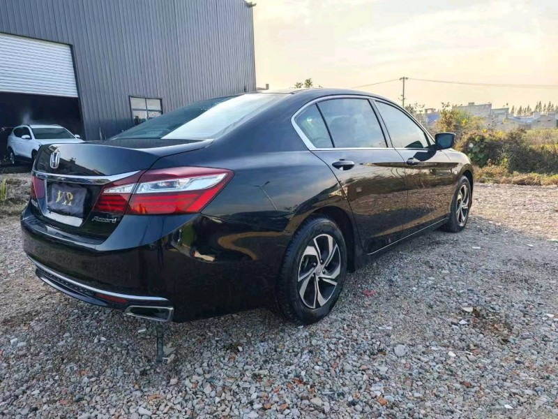 苏州17年本田雅阁8