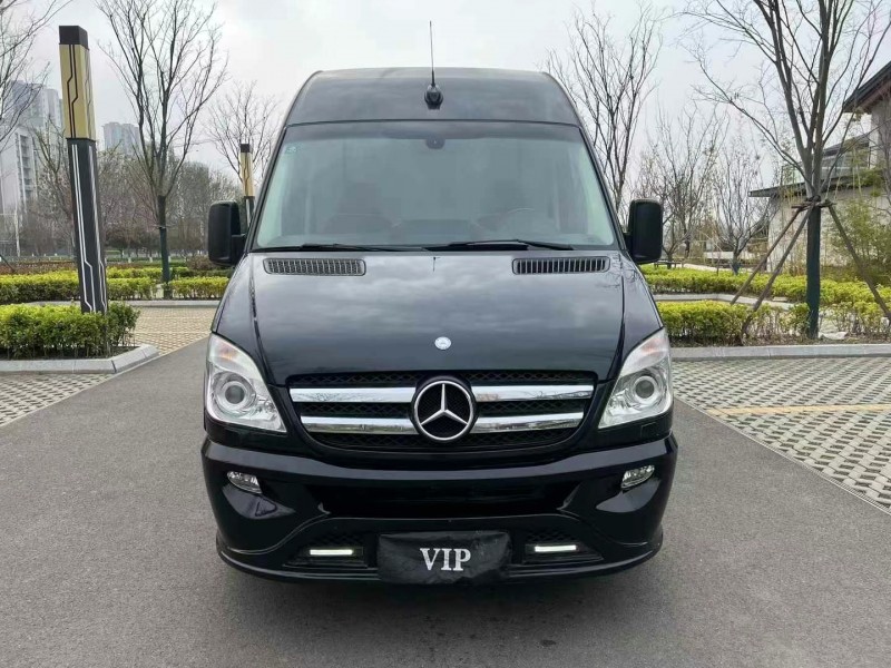 济宁14年奔驰斯宾特1