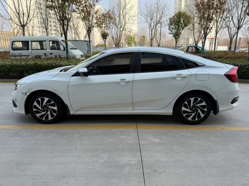 济宁18年本田思域8