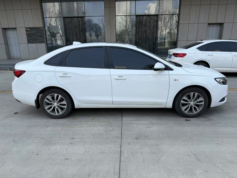 济宁19年别克英朗7