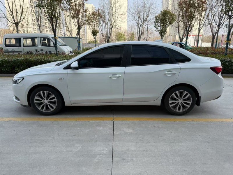 济宁19年别克英朗8