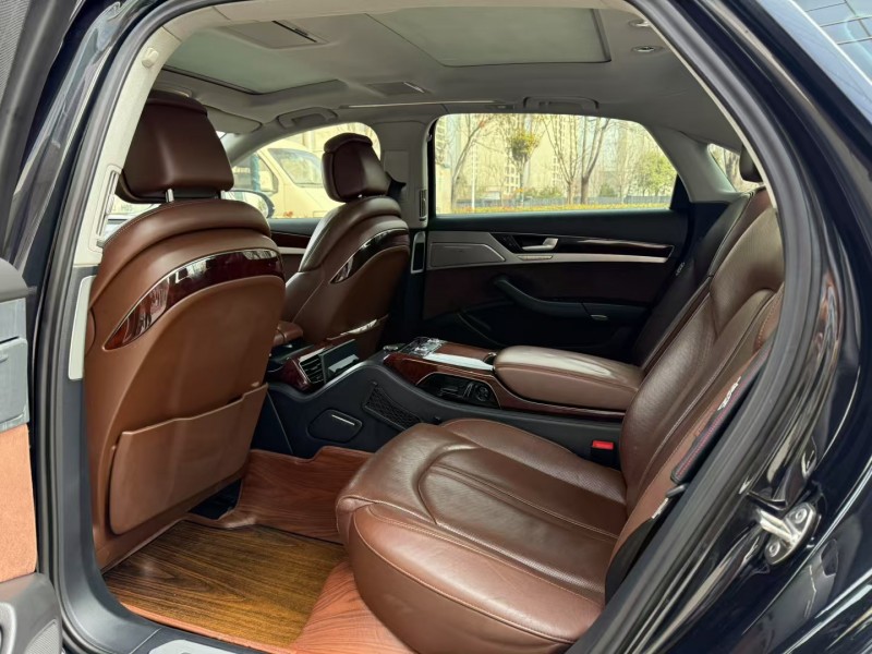 济宁12年奥迪A8L6