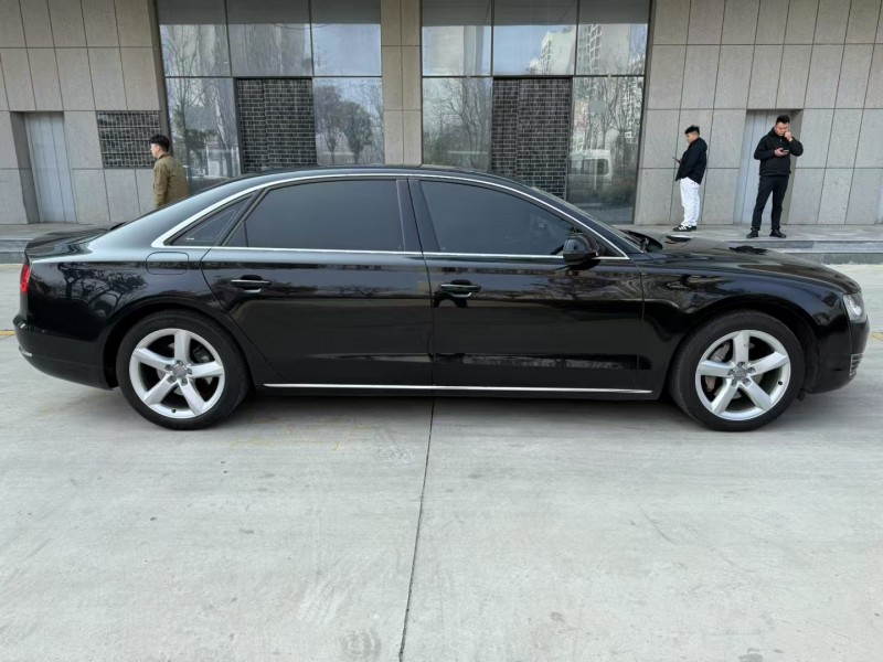 济宁12年奥迪A8L7