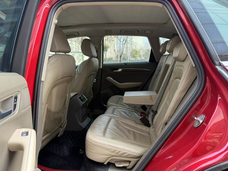 济宁10年奥迪Q56