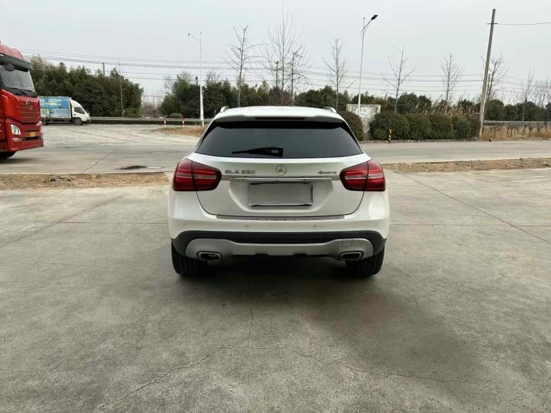 徐州18年奔驰GLA9