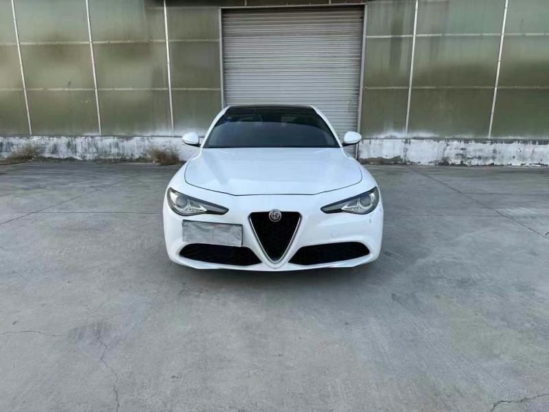 徐州17年阿尔法·罗密欧Giulia1