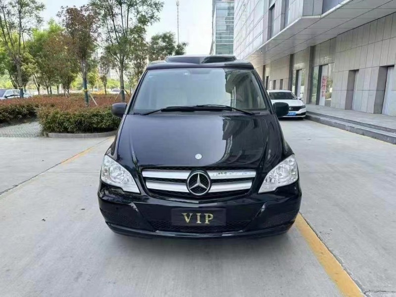 济宁13年奔驰威霆1