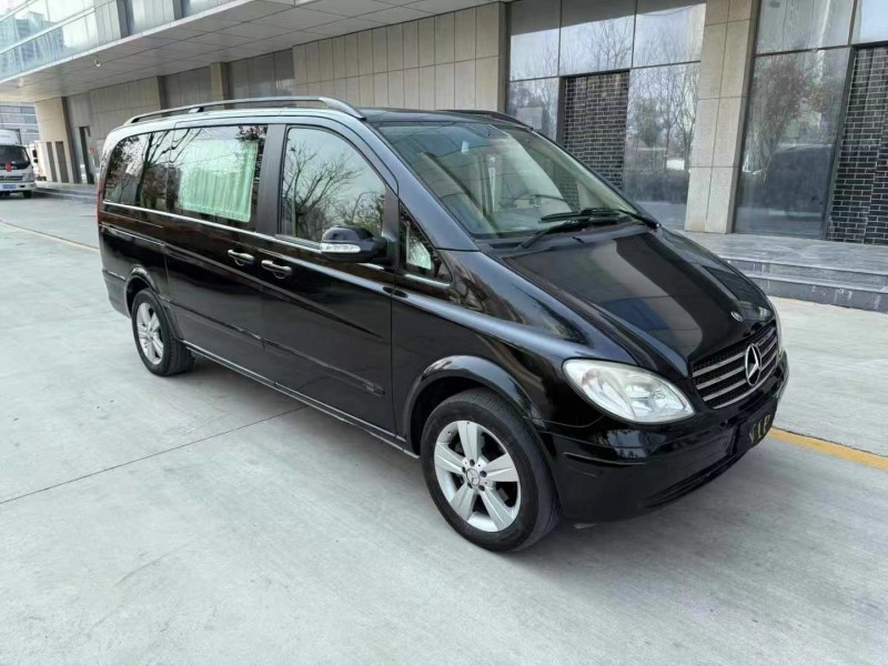 济宁10年奔驰唯雅诺2