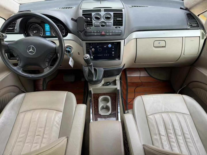 济宁10年奔驰唯雅诺4