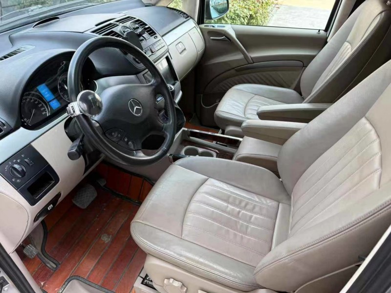 济宁10年奔驰唯雅诺5