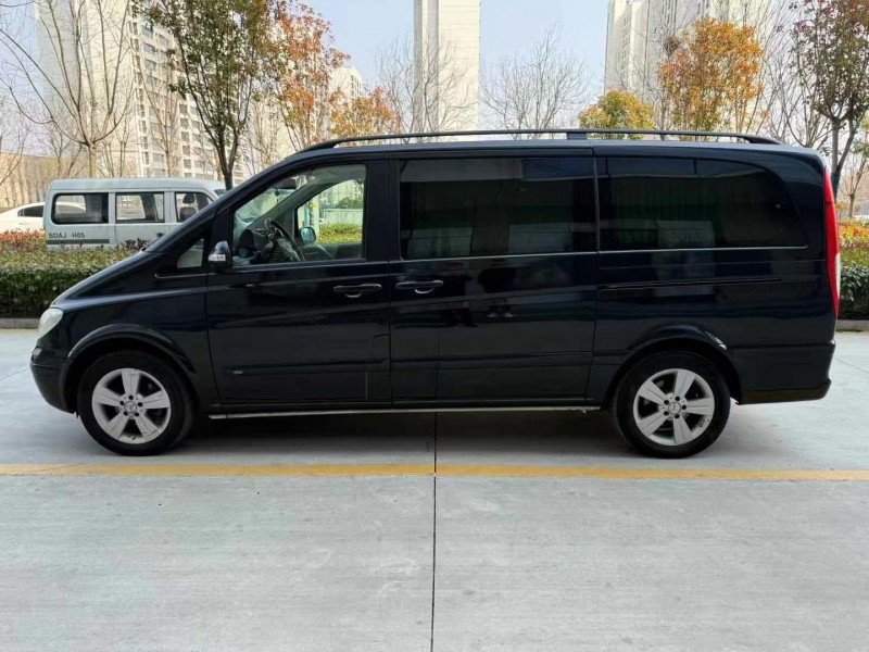 济宁10年奔驰唯雅诺7