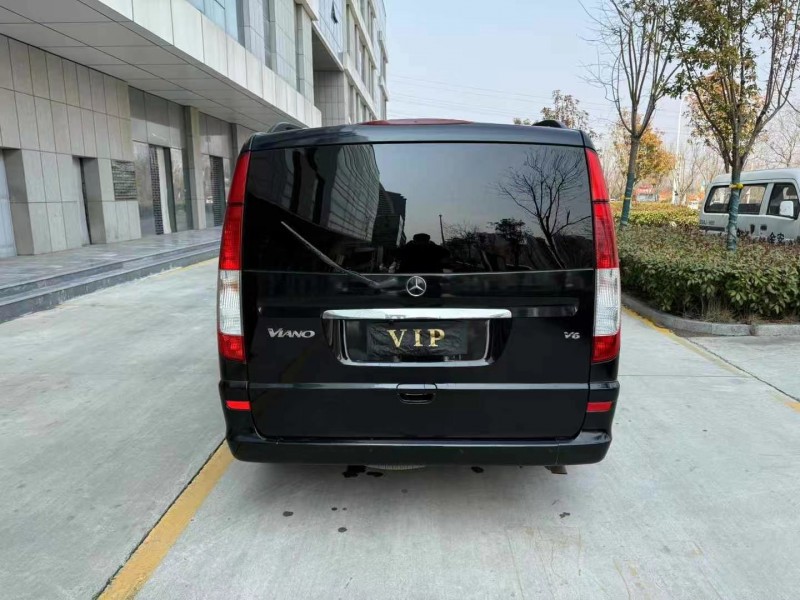 济宁10年奔驰唯雅诺9