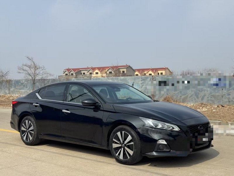 青島21年日產天籟3