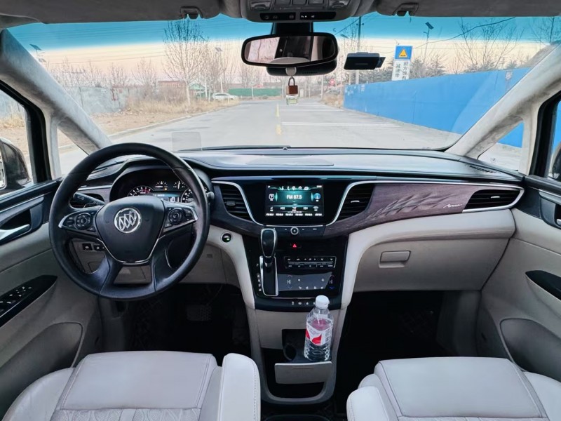 青岛17年别克GL84