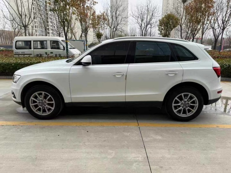 济宁16年奥迪Q58