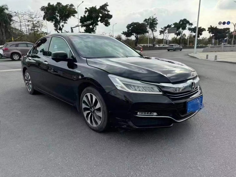 菏泽17年本田雅阁2